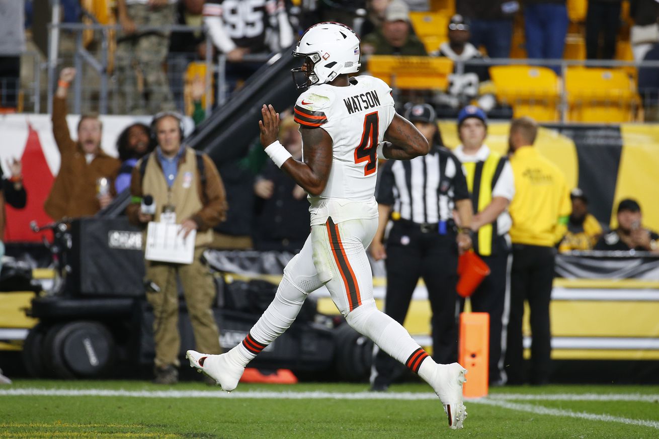 Cleveland Browns v Pittsburgh Steelers