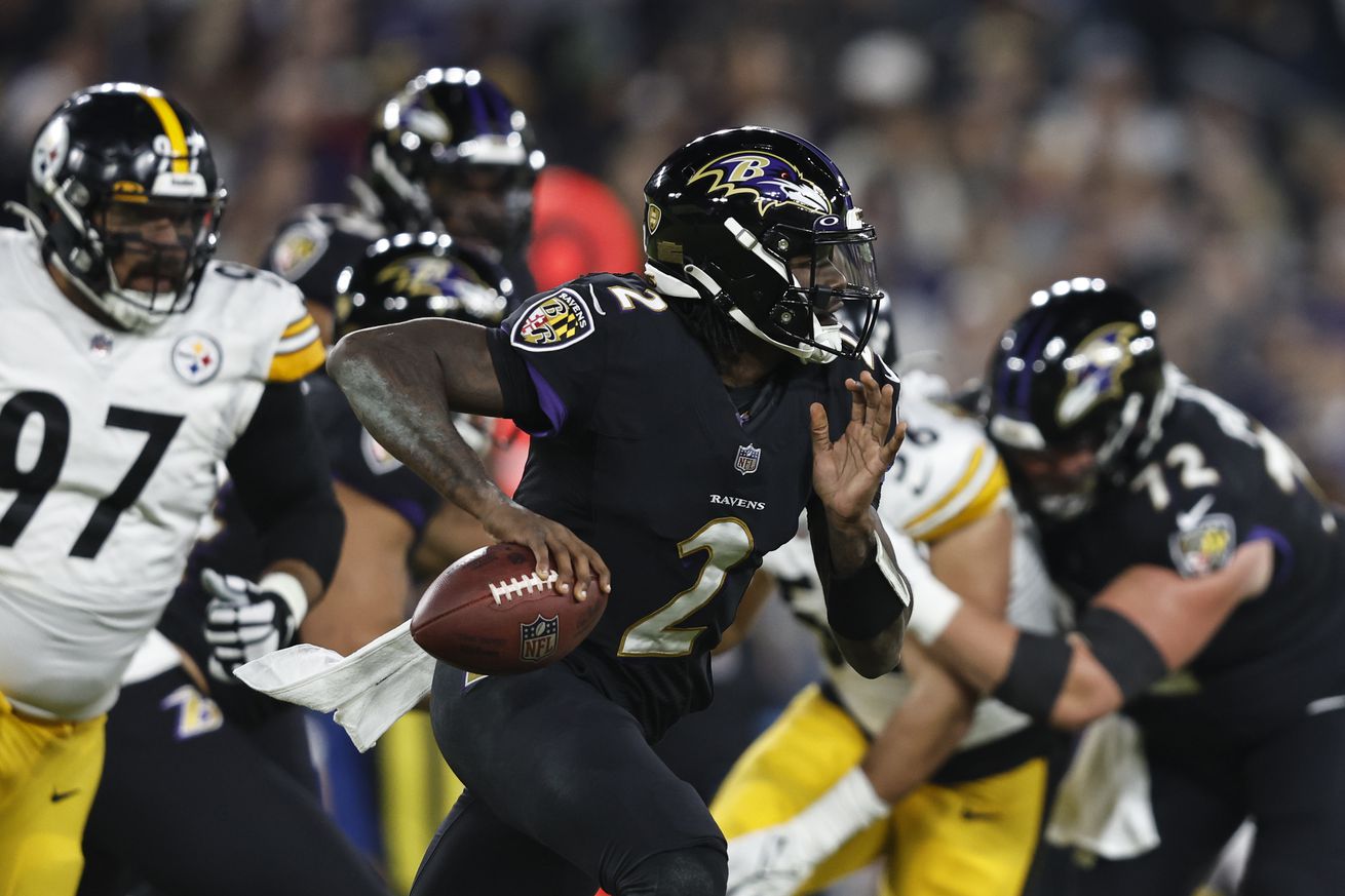 Pittsburgh Steelers v Baltimore Ravens