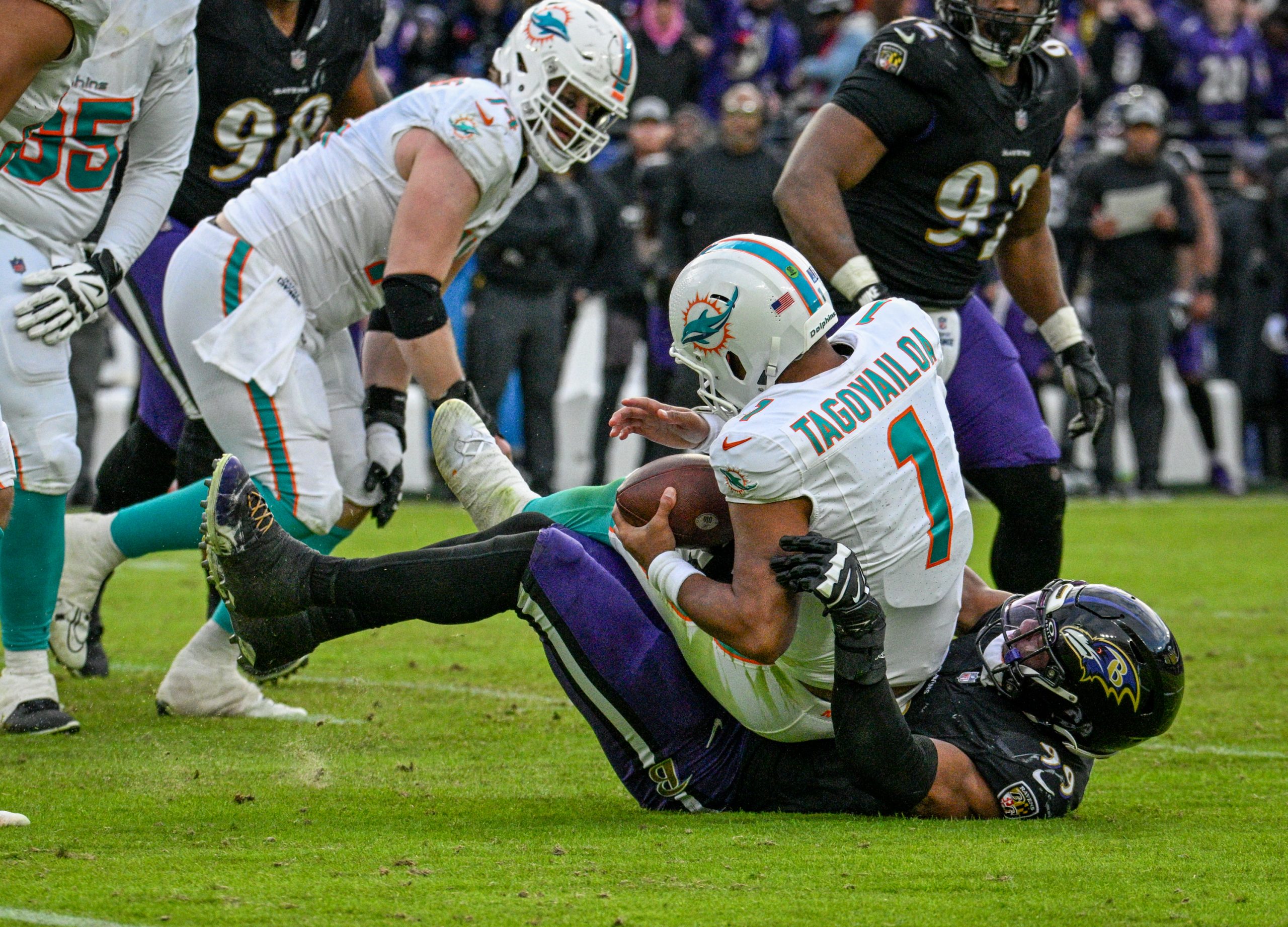 Baltimore Ravens Odafe Oweh sacks Miami Dolphins quarterback Tua Tagovailoa...