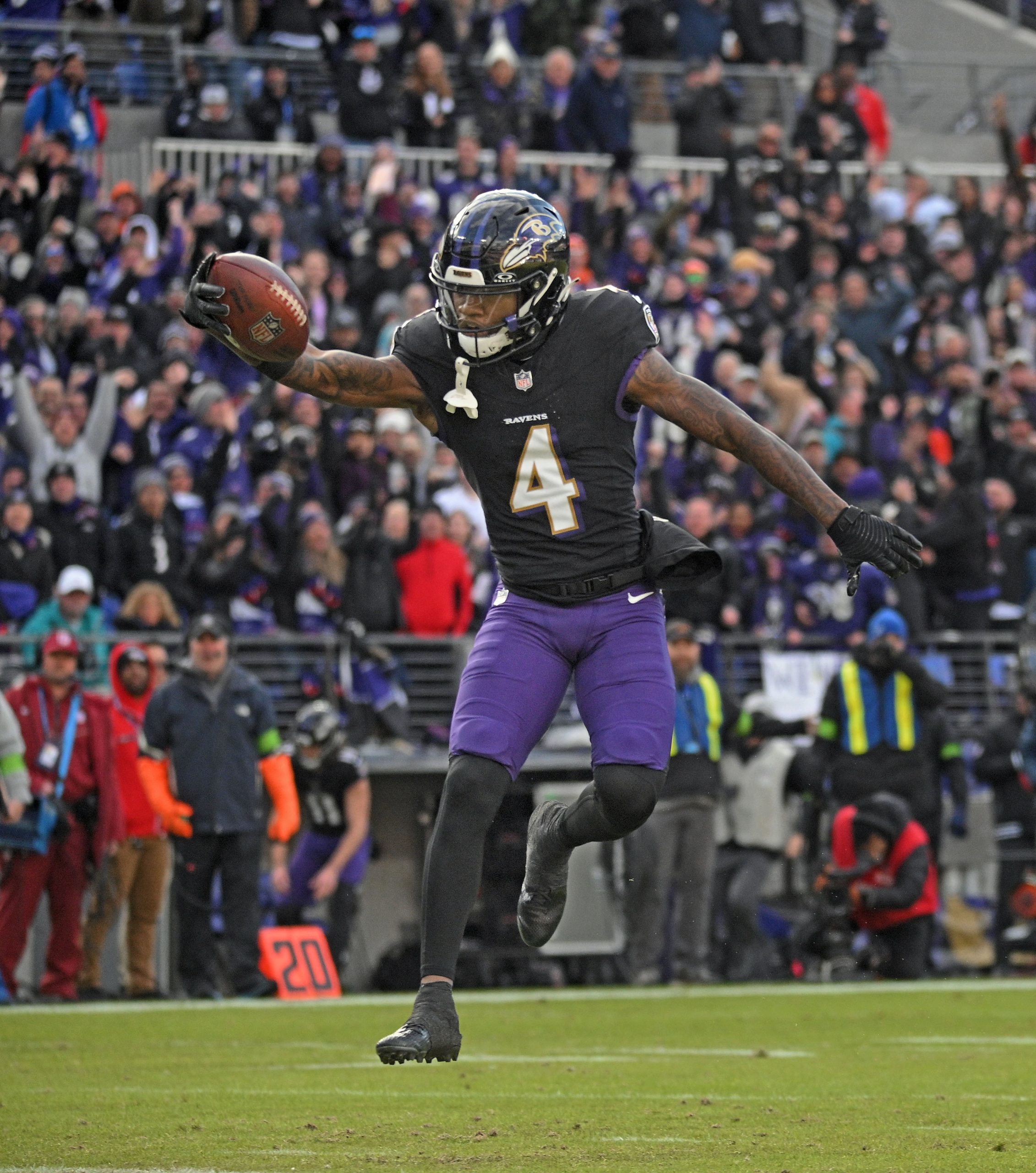 Baltimore Ravens wide receiver Zay Flowers scores a 75-yards touchdown...