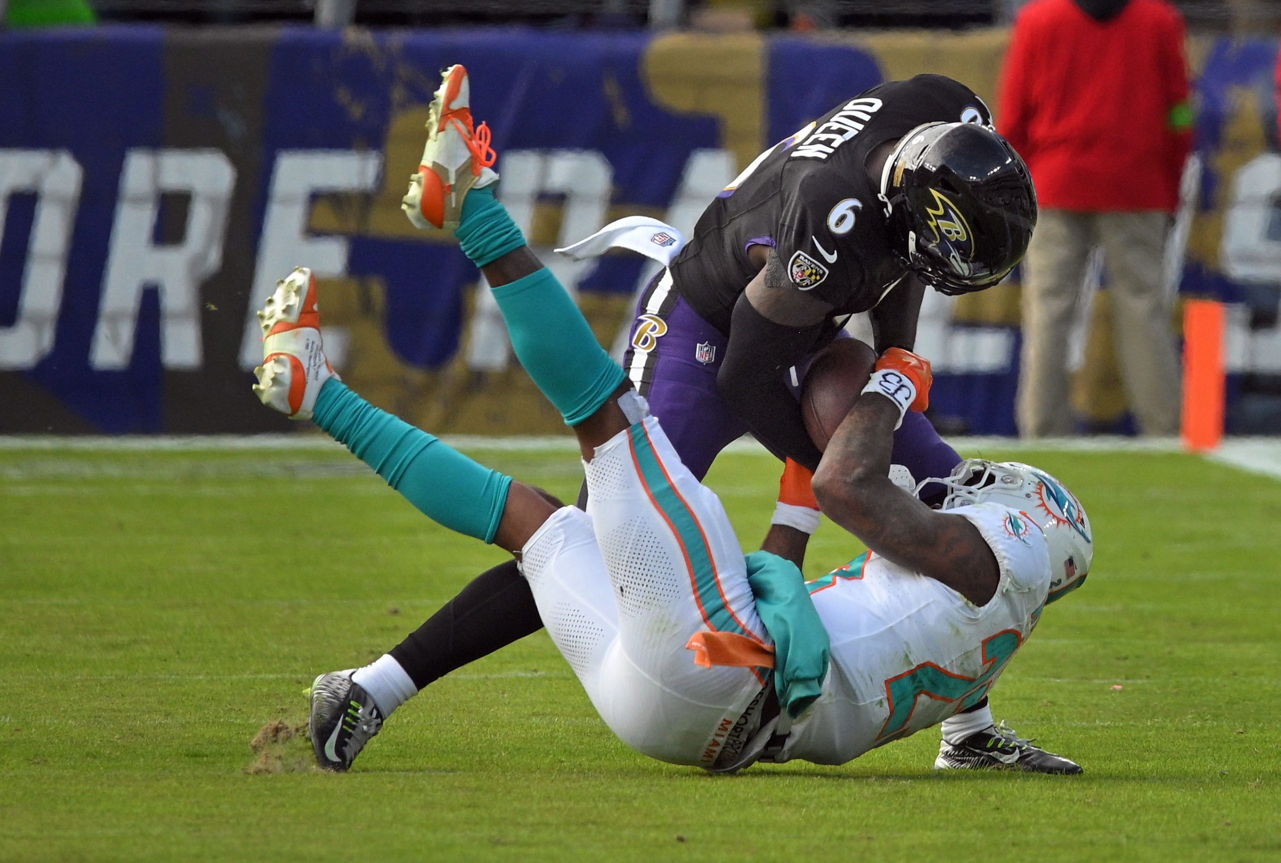 Ravensxe2x80x99 Patrick Queen, top, wrestles the ball away from Dolphinsxe2x80x99...