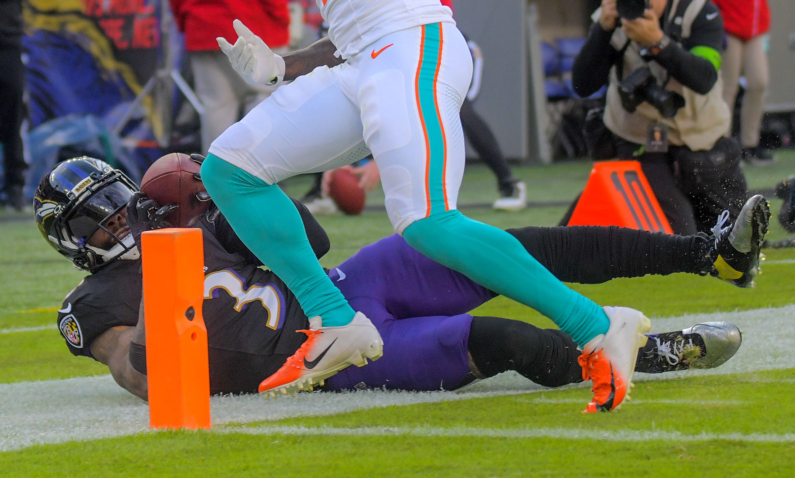 Baltimore Ravens wide receiver Odell Beckham Jr., #3, hauls down...