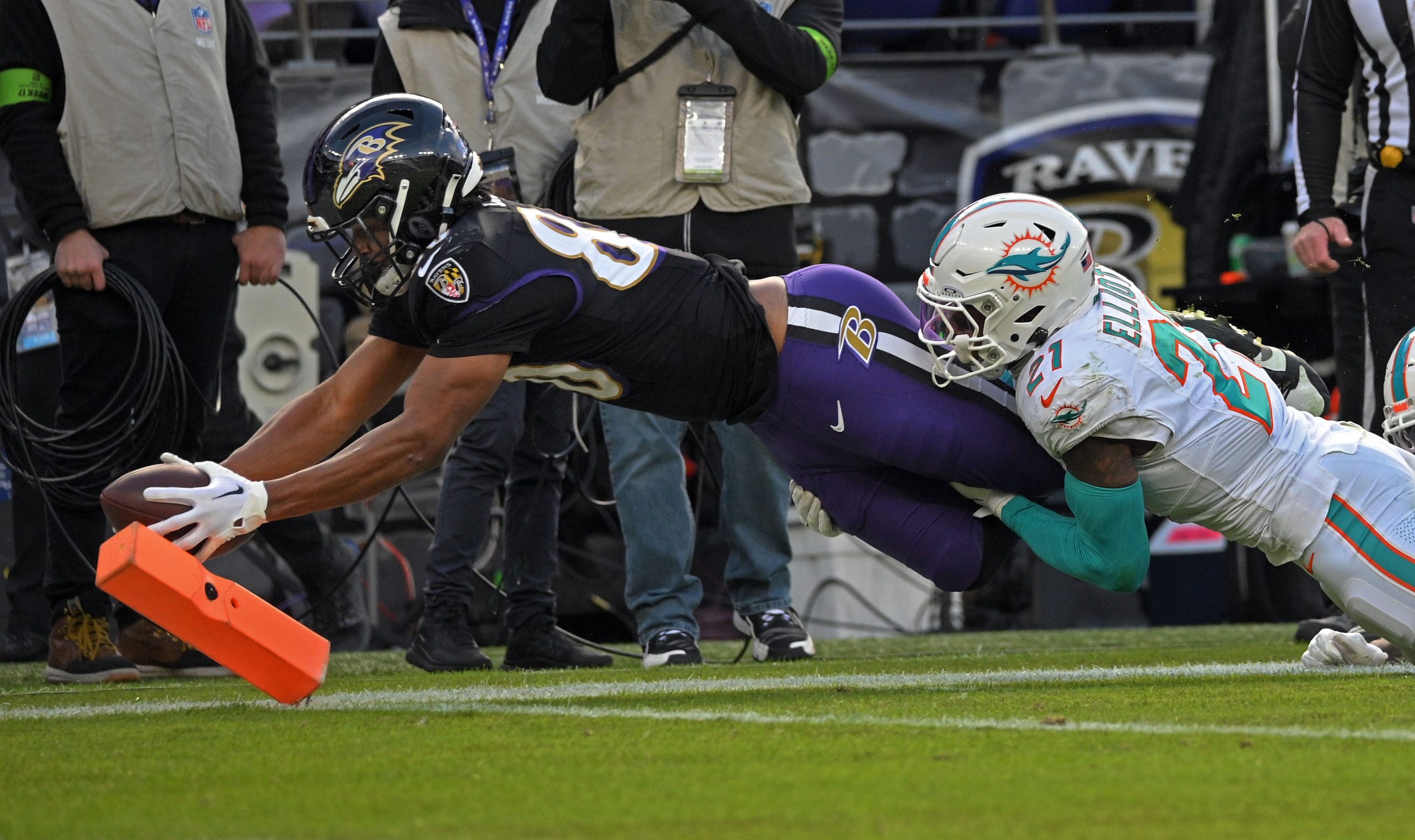 Baltimore Ravens Isaiah Likely dives into the end zone dragging...