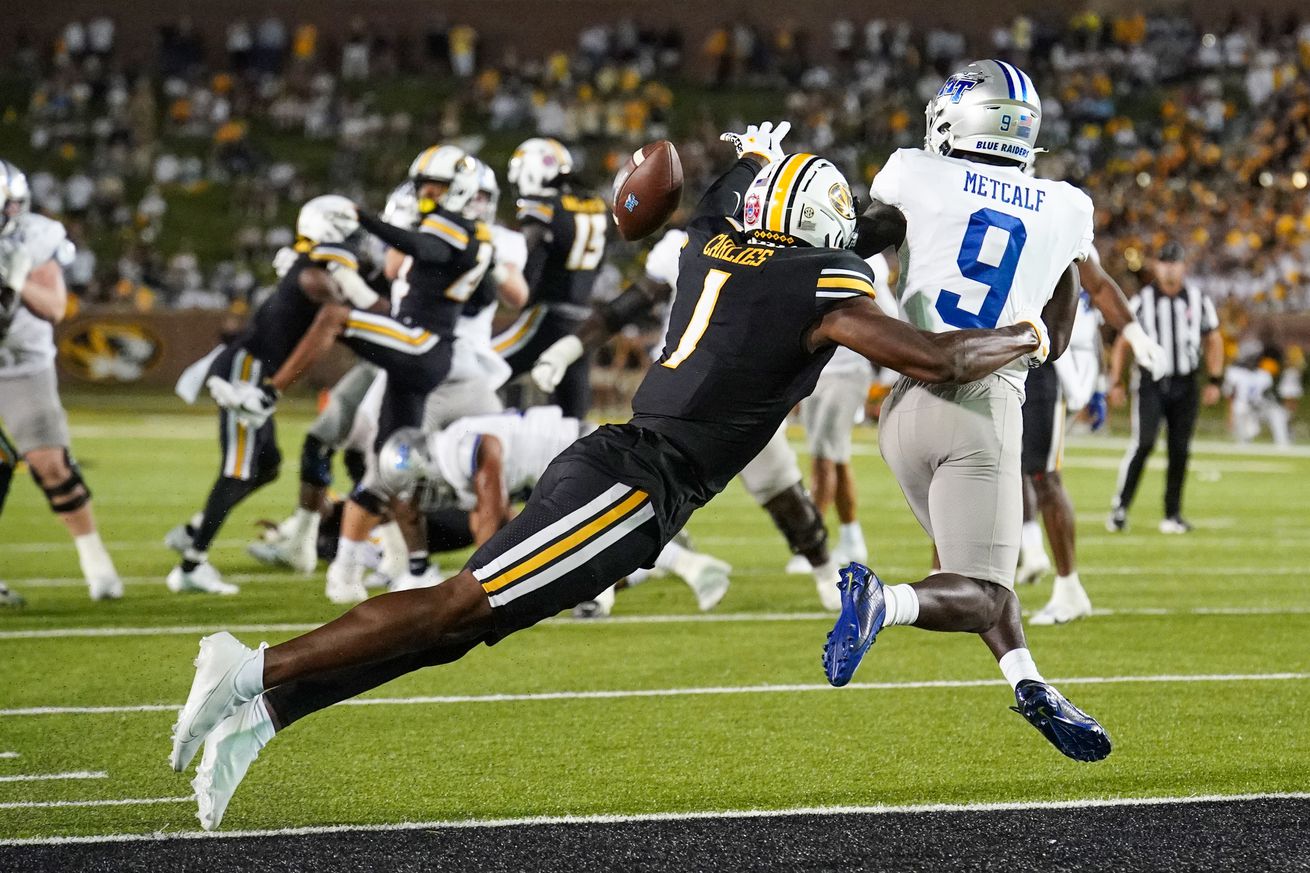 NCAA Football: Middle Tennessee at Missouri