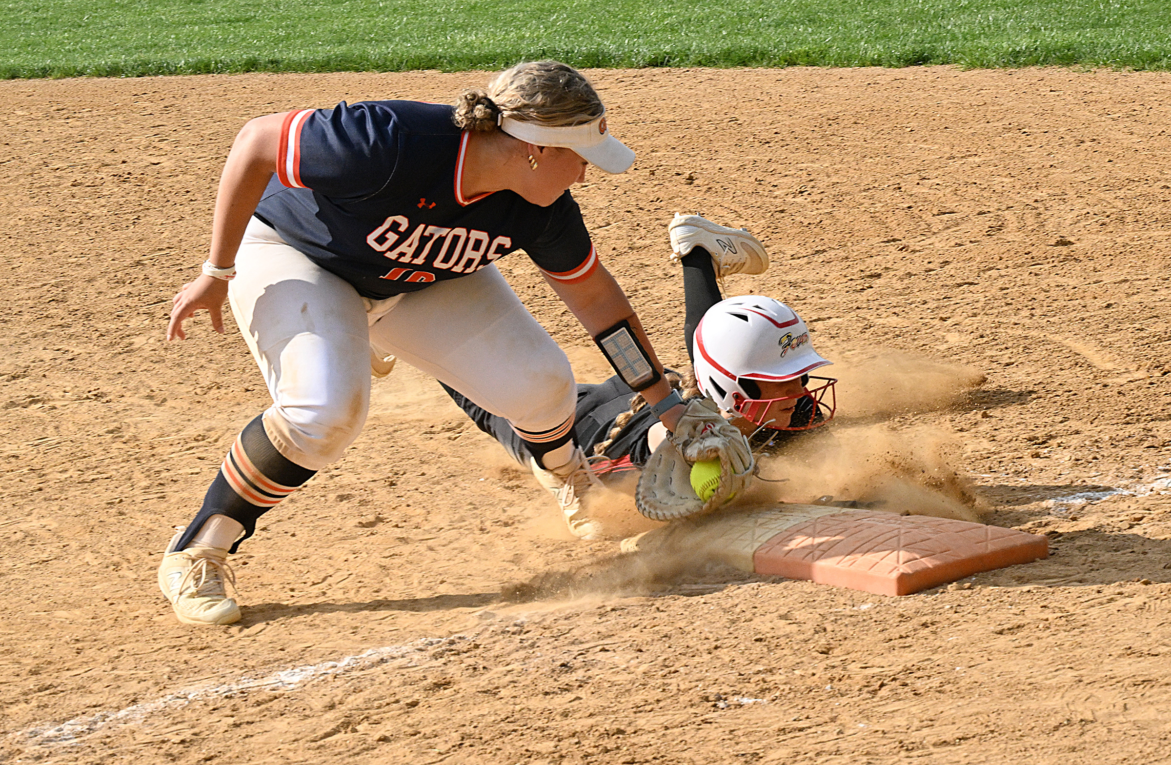 Glenelg #14, Madison Duignan beats the throw back to 1st...