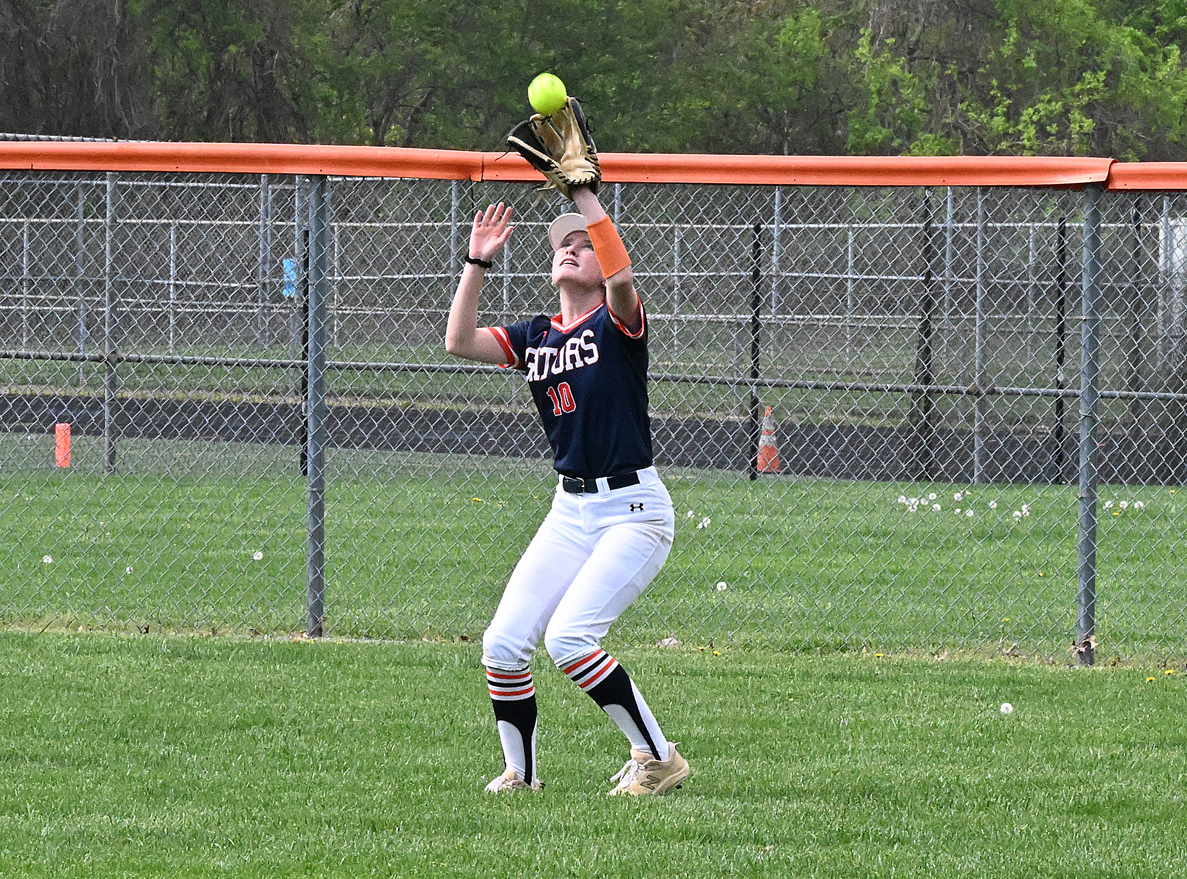 Reservoir #10, Keira Walsh makes a play on a fly...