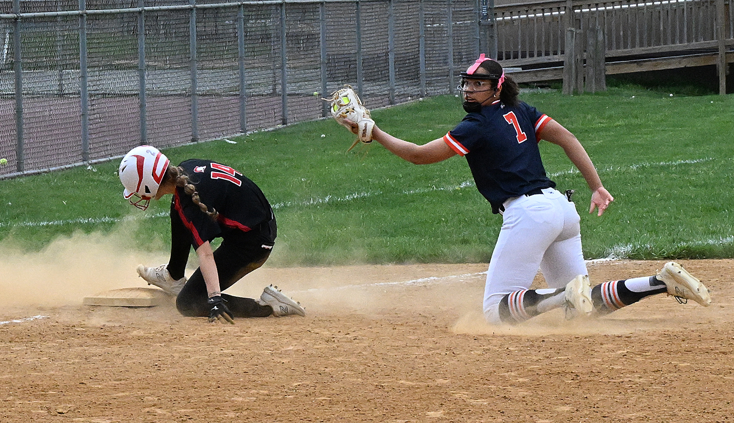 Reservoir 3rd baseman #7, Daiye Smith couldn't make the tag...