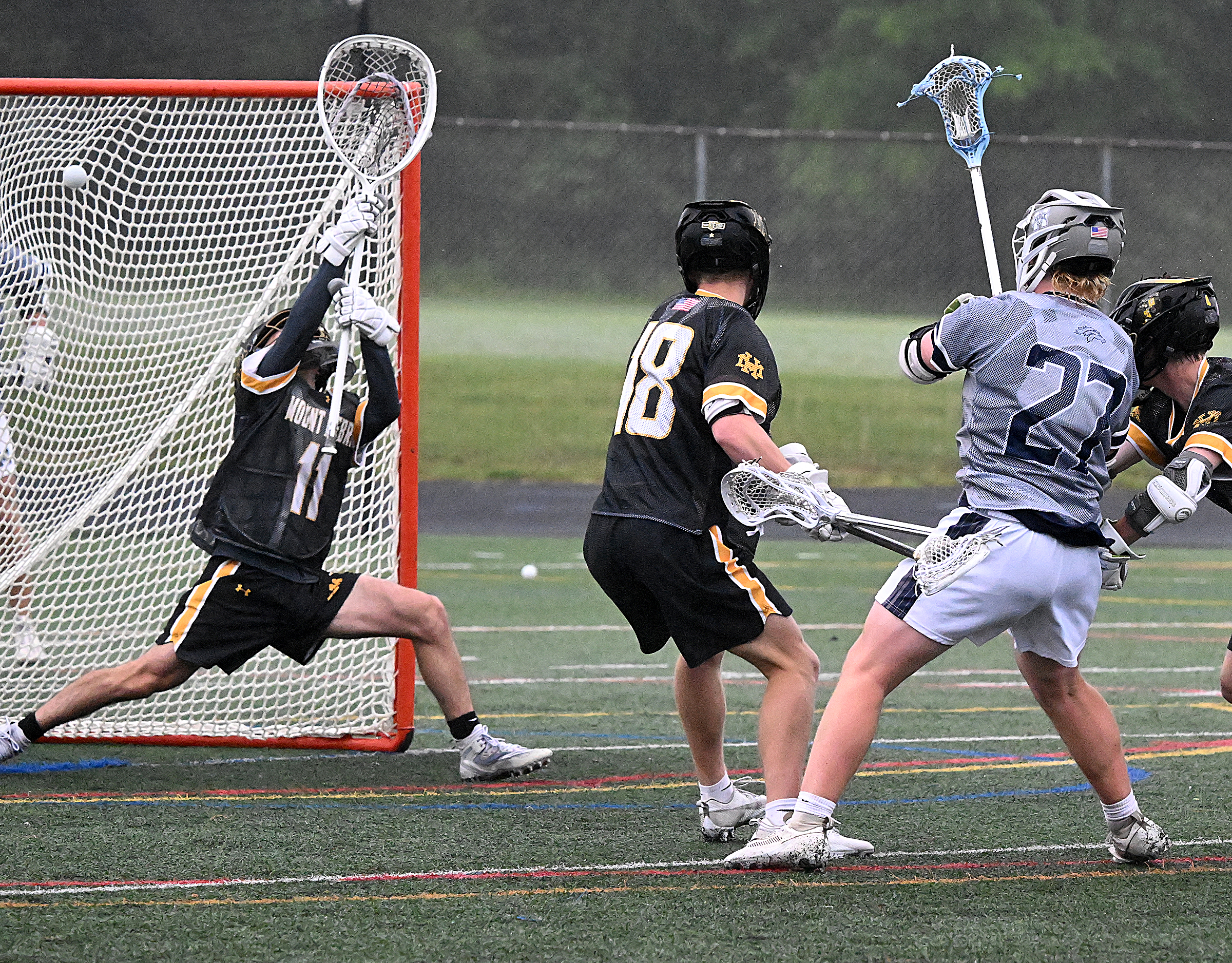 Marriotts Ridge #27, Boston Brown scores in the 2nd half....