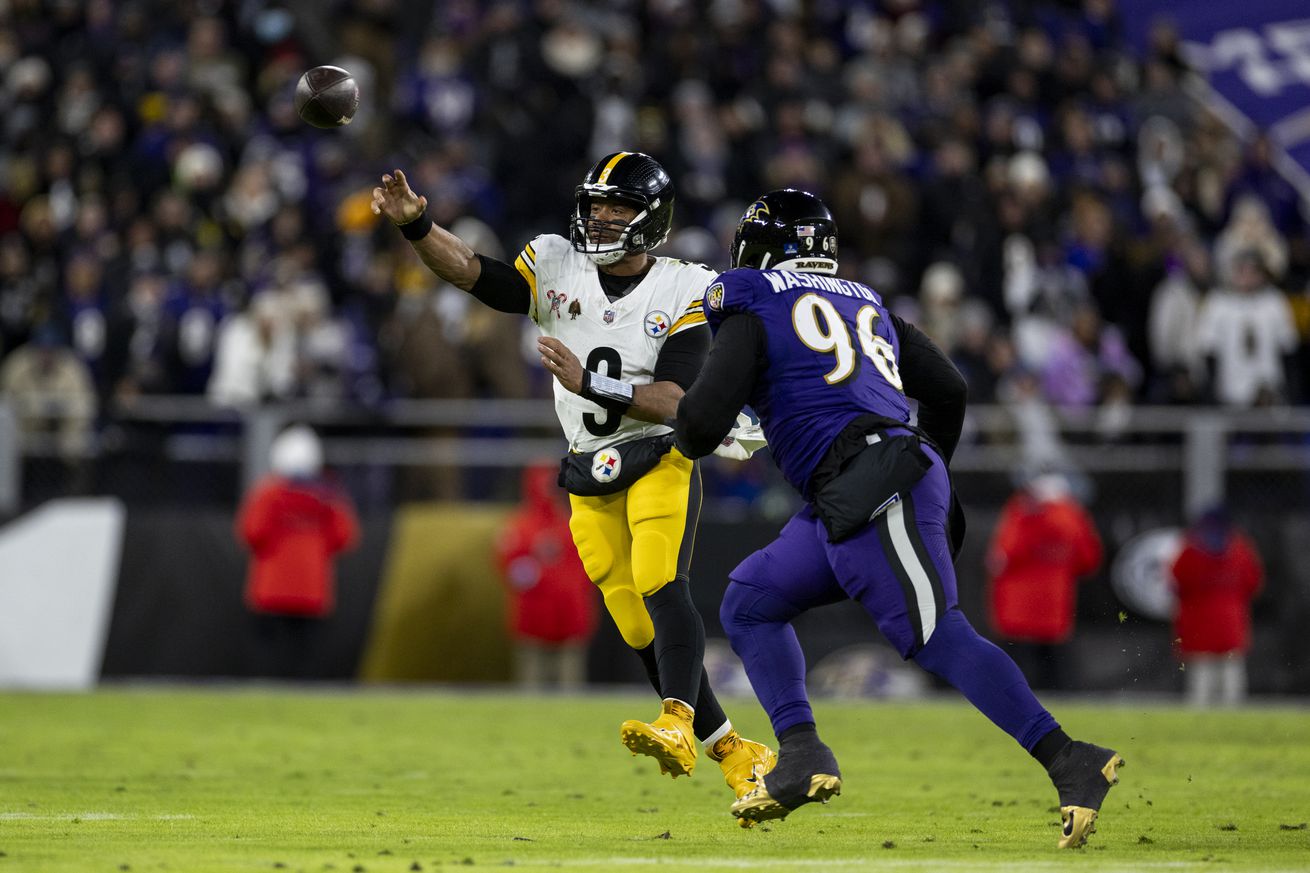 Pittsburgh Steelers v Baltimore Ravens