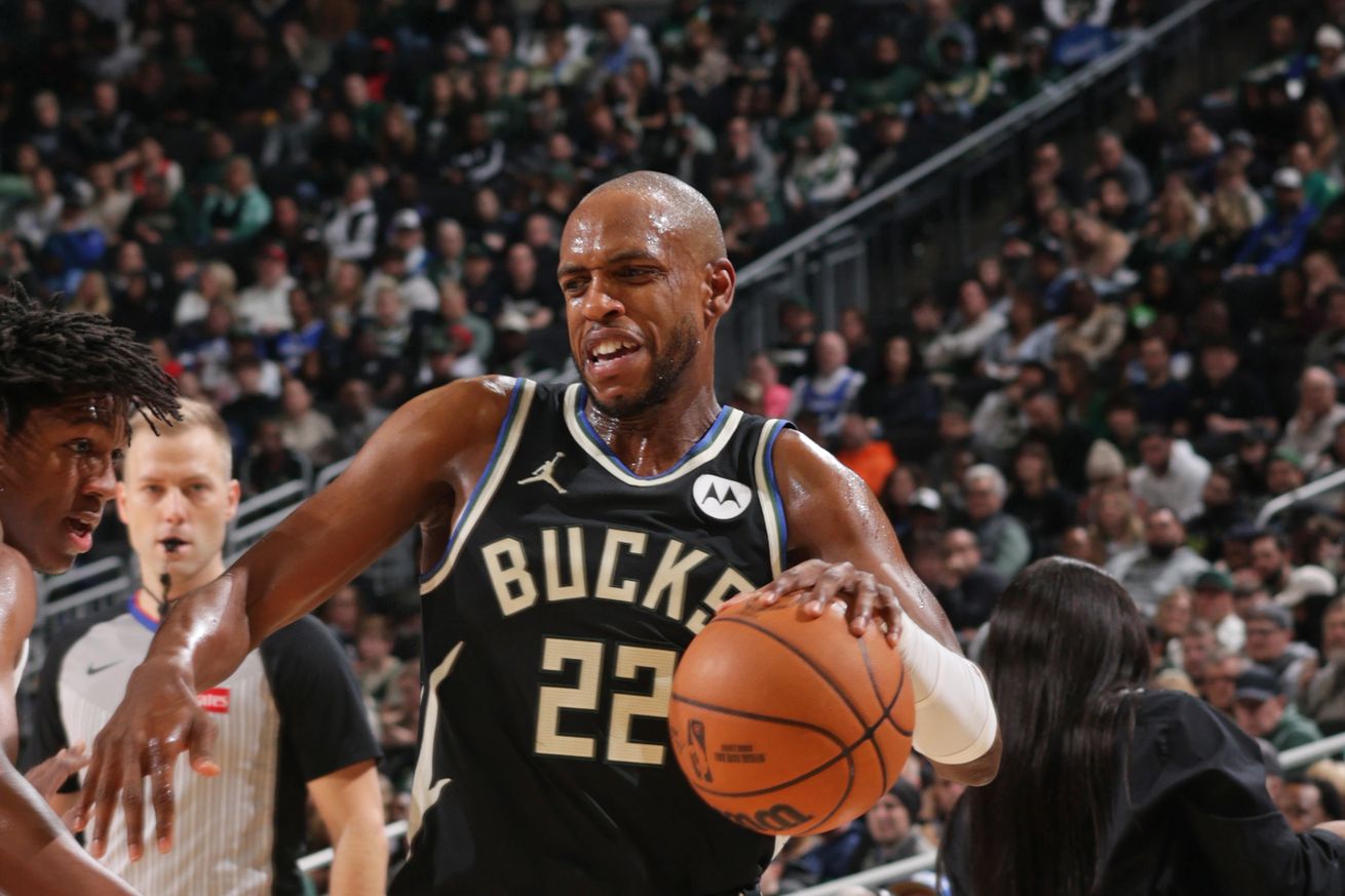 Memphis Grizzlies v Milwaukee Bucks