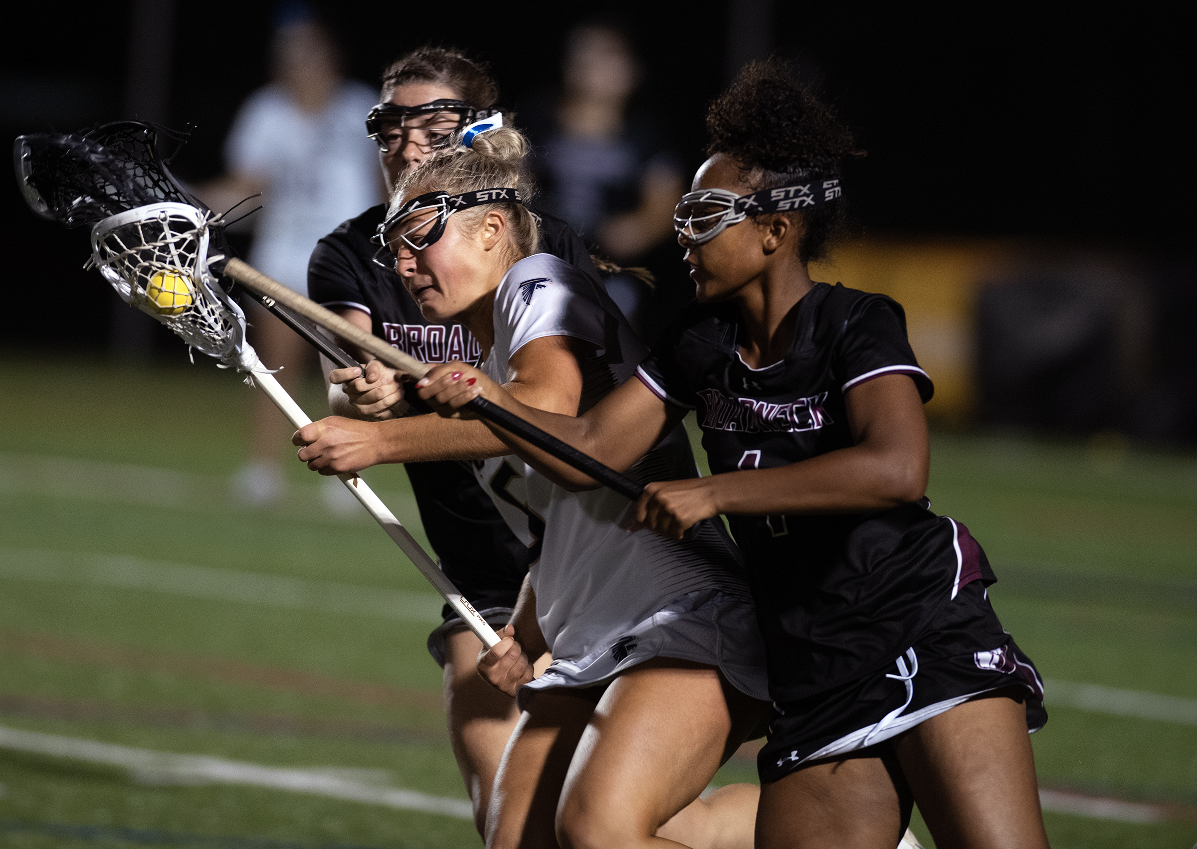 May 5, 2025-Severna Park’s Payton Jeffers carries the ball against...