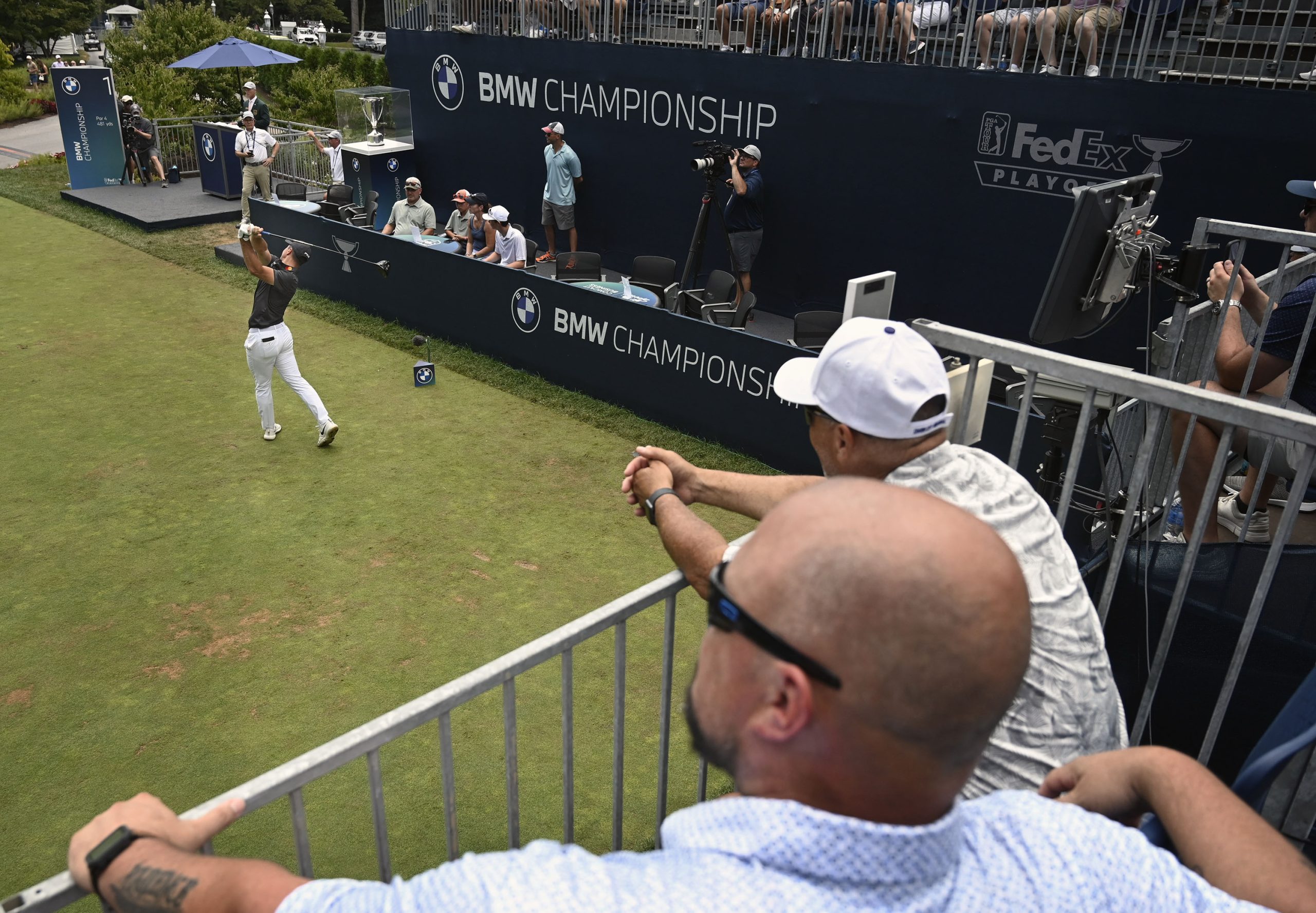 Golf fans watch Viktor Hovland tee off to start the...