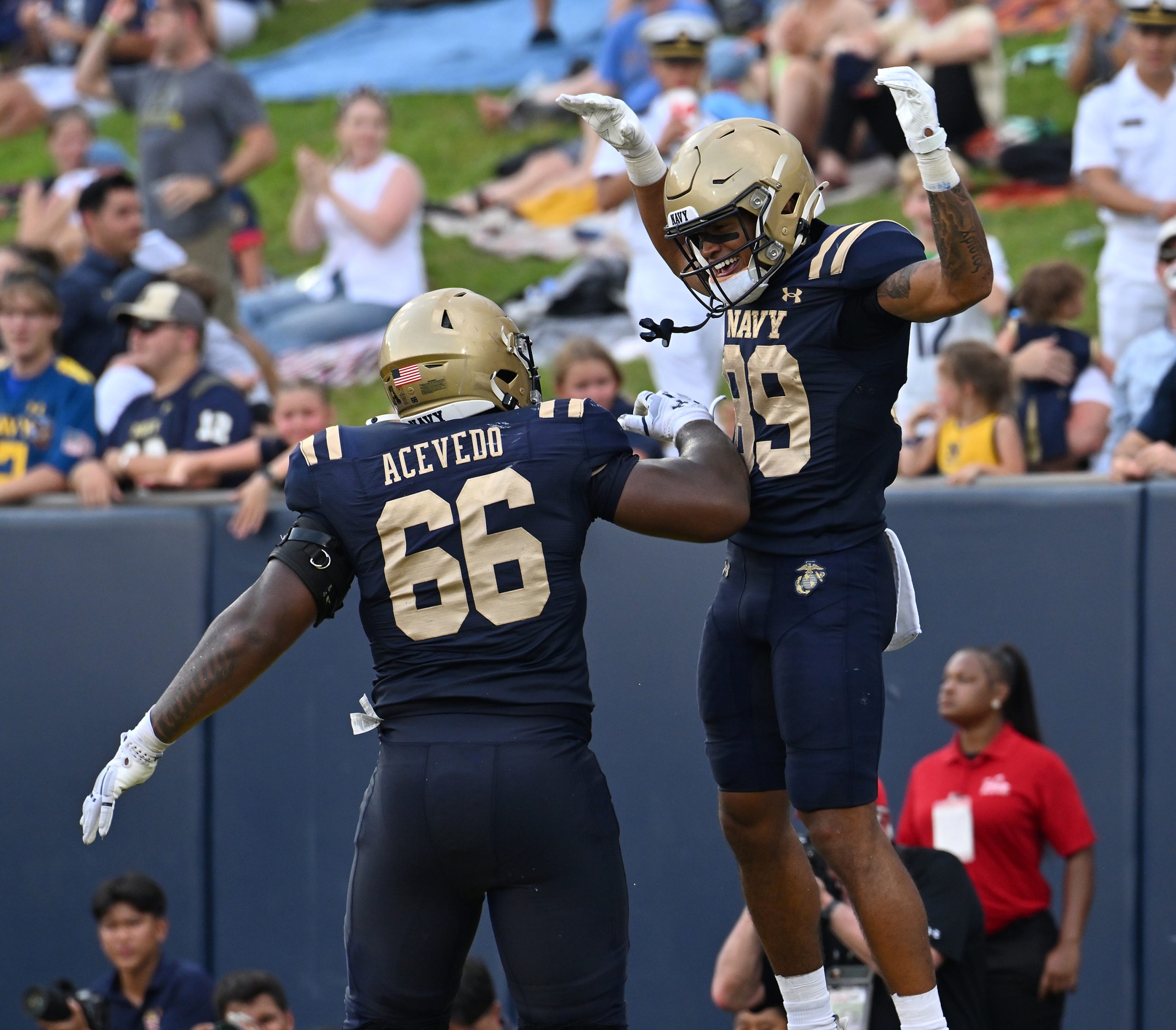 Navy’s Luke Hutchison celebrates a touchdown catch in the second...