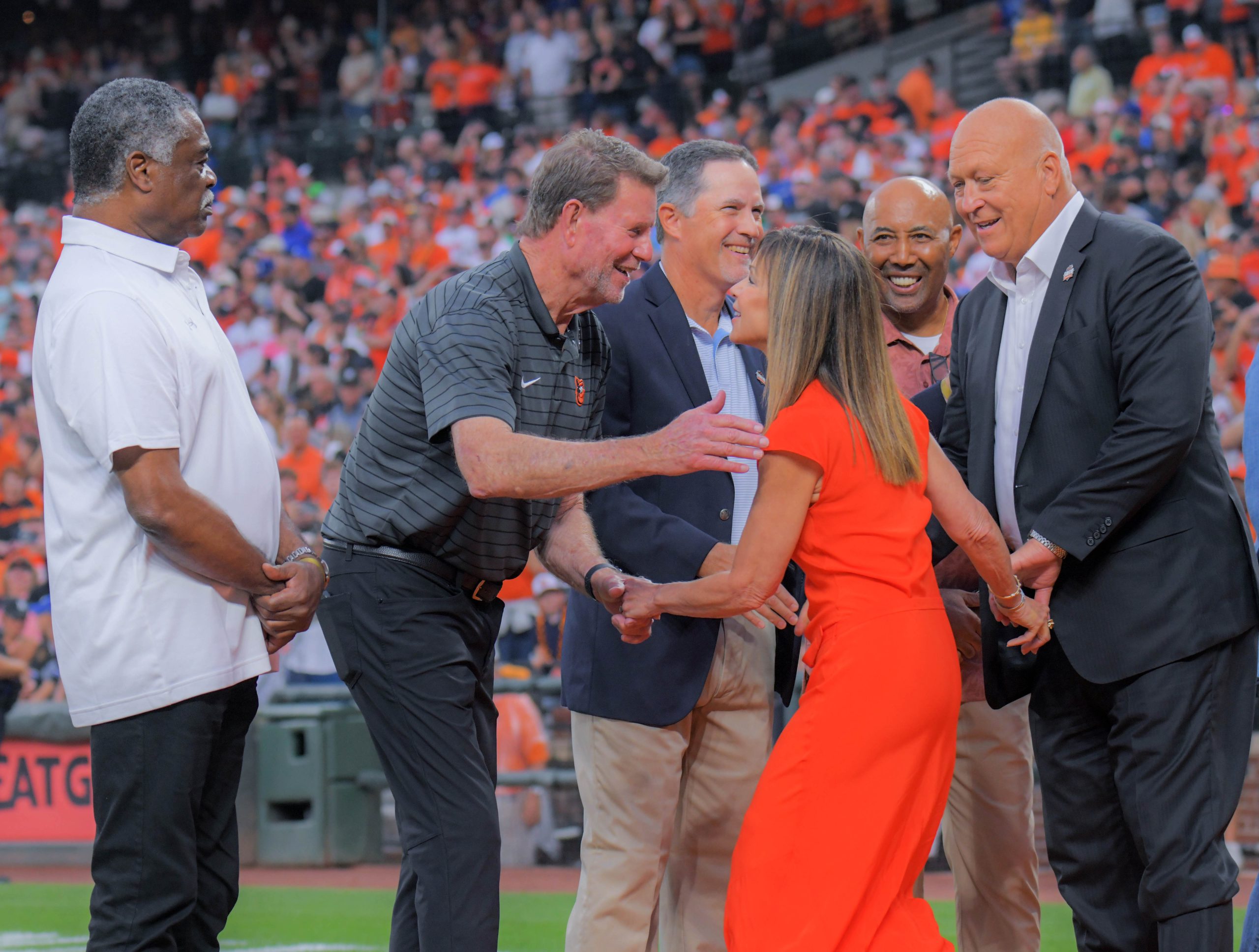 From left, retired Baltimore Orioles players Eddie Murray watches Jim...