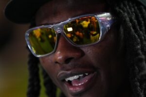 chiefs trade marquise brown