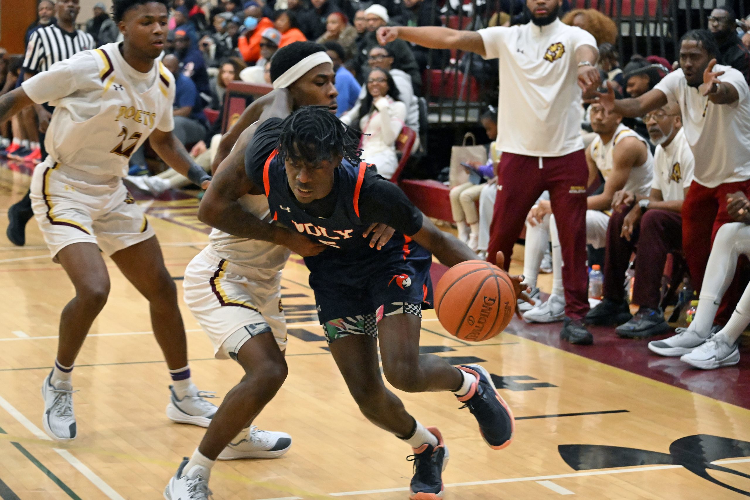 Polyâs Victor Gray gets past the close attention of Dunbarâs...