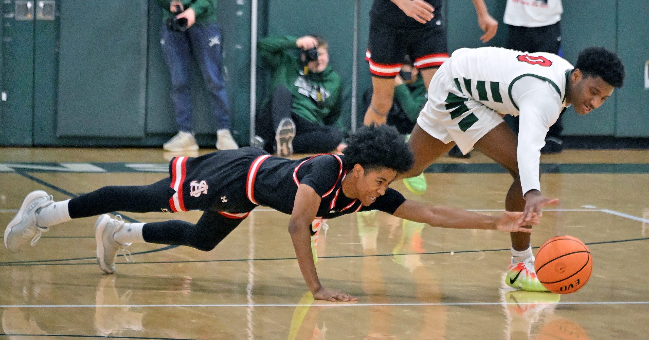 Spaldingâs Kameron Carter dives for a loose ball as Glenelgâs...
