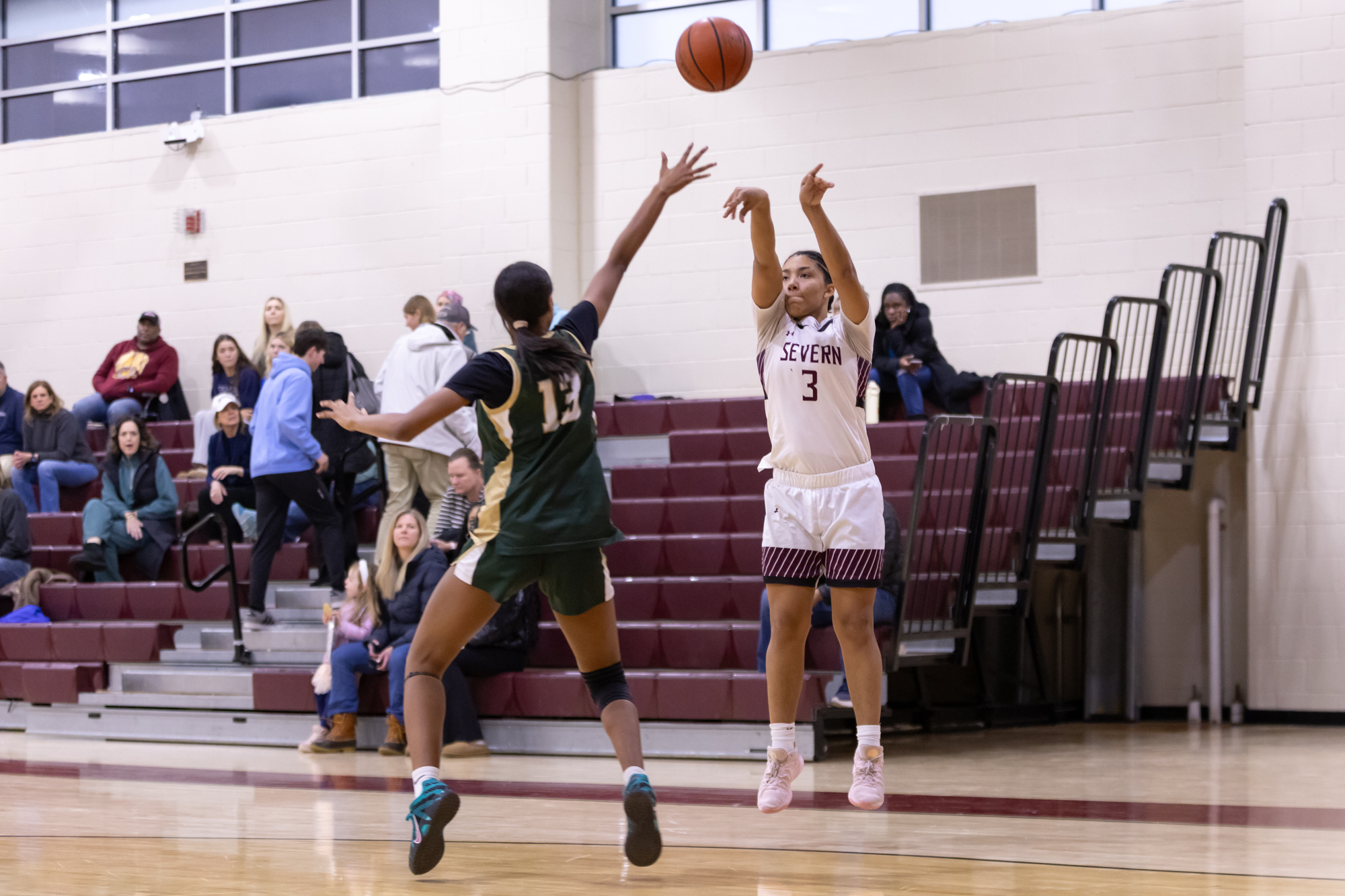 Severnâs Layla Epps puts up a shot over Katelyn Bowen...